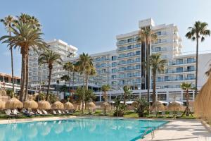 Bazén v ubytování Hotel Best Triton nebo v jeho okolí