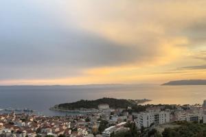 Galeriebild der Unterkunft Luxury Penthouse - Views, Hot Tub & Pool in Makarska