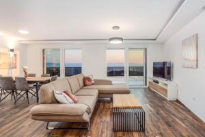 Galeriebild der Unterkunft Luxury Penthouse - Views, Hot Tub & Pool in Makarska + 20 Fotos