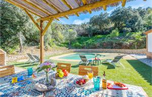 A garden outside 3 Bedroom Amazing Home In El Gastor