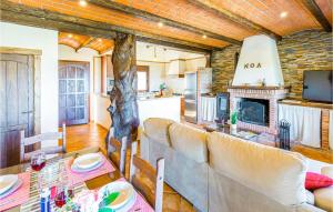 A seating area at 3 Bedroom Amazing Home In El Gastor