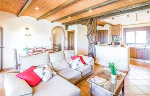 A seating area at 3 Bedroom Amazing Home In El Gastor