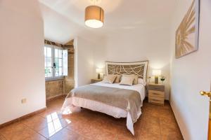 a bedroom with a large bed and a window at Casa de Valente - Camariñas in Camariñas +33 photos