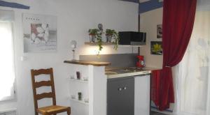 a kitchen with a counter and a stove top oven at Le Luberon Lou Mas Li Pitchoun in Gordes