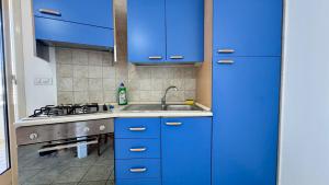 A kitchen or kitchenette at Appartamento LUNGOLAGO by Salento Affitti
