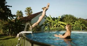 Bazén v ubytování Vakantiewoning Mèzik nebo v jeho okolí
