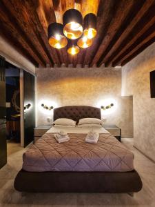 a bedroom with a large bed with two towels on it at San Marco 3097 - LuxuryJacuzzi in Venice