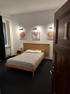 Posteľ alebo postele v izbe v ubytovaní Mandala Hostel