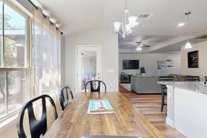 A television and/or entertainment centre at Escape to Tranquility