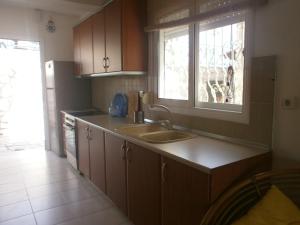 Billede fra billedgalleriet på Stone villa 3-bed 3-storey 700m from sunset beach i Posidi