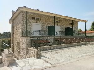 Billede fra billedgalleriet på Stone villa 3-bed 3-storey 700m from sunset beach i Posidi + 16 billeder