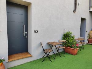 a patio with chairs and a table and a door at A Casa Mia 2.0 in Saronno