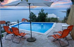 Bazén v ubytování One-Bedroom Apartment In Jesenice nebo v jeho okolí