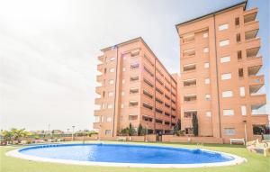 Bazén v ubytovaní Cozy Apartment In Cabanes With Wifi alebo v jeho blízkosti