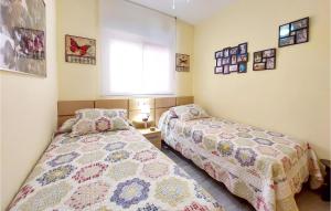 Posteľ alebo postele v izbe v ubytovaní Cozy Apartment In Cabanes With Wifi