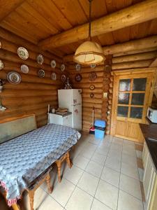 Rúm í herbergi á Ялинка