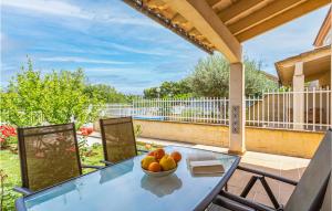 Balkón nebo terasa v ubytování 4 Bedroom Beautiful Home In Alcúdia