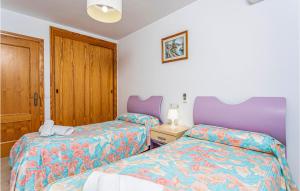 Postel nebo postele na pokoji v ubytování 4 Bedroom Beautiful Home In Alcúdia