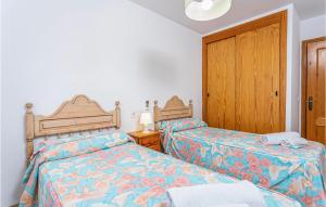 Postel nebo postele na pokoji v ubytování 4 Bedroom Beautiful Home In Alcúdia