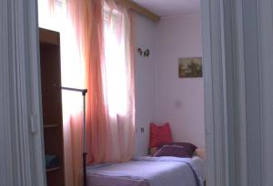 Postel nebo postele na pokoji v ubytování Adem's Cozy Terrace Retreat