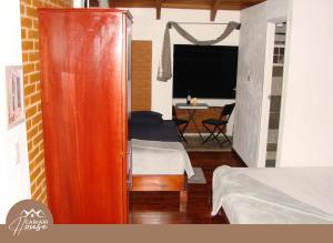 TV a/nebo společenská místnost v ubytování Private rooms, 10 min from SJO Airport