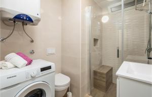 Koupelna v ubytování Holiday Home Starigrad Kod Senja, Obala Cr
