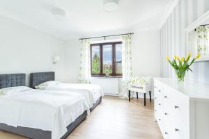 Posteľ alebo postele v izbe v ubytovaní Villa Allegra Apartamenty z ogrodem i salą zabaw ,darmowy parking i leżaki, 5minut do morza