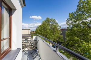 Balkón alebo terasa v ubytovaní Villa Allegra Apartamenty z ogrodem i salą zabaw ,darmowy parking i leżaki, 5minut do morza