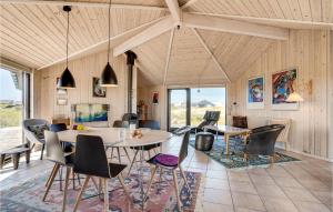 Posezení v ubytování Holiday Home Gråbakkevej Frøstrup V