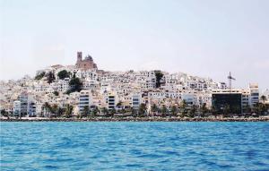 una vista de una ciudad desde el agua en Urburlisa 1, en Altea la Vieja
