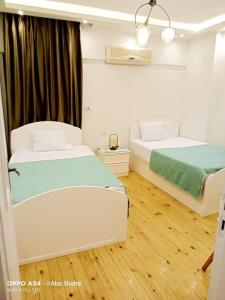 Postel nebo postele na pokoji v ubytování Gleem Bay Luxury Apartment