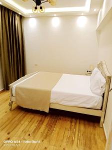 Postel nebo postele na pokoji v ubytování Gleem Bay Luxury Apartment + 8 fotografií