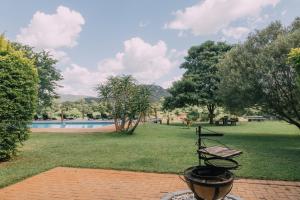 Kruger View Chalets外面的花园