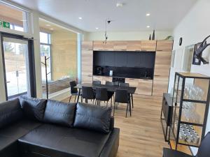 Χώρος καθιστικού στο Apartment Aurinkoranta D3 iso huoneisto merinäkymällä Kalajoki