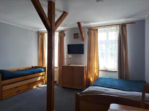 TV a/nebo společenská místnost v ubytování Dom Gościnny