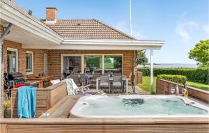 Beautiful Home In Haderslev With Wifi的阳台或露台