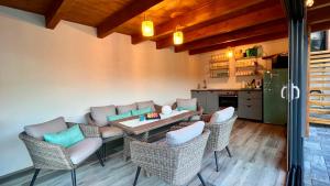 Kuchyň nebo kuchyňský kout v ubytování Chalet Súľov - Pool & Sauna