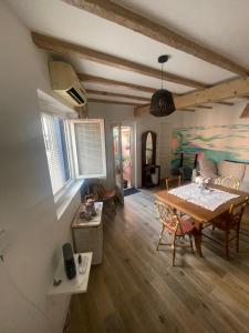 a living room with a table and a dining room at Artscape Marseille in Marseille