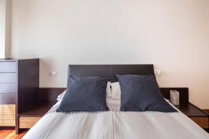 Łóżko lub łóżka w pokoju w obiekcie Apartamento Lua