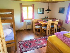 Giường trong phòng chung tại Bergpension Battagliahütte