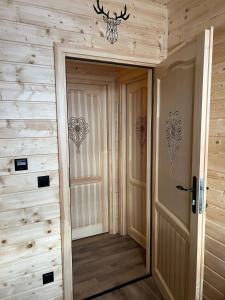 Afbeelding uit fotogalerij van Domek w górach in Załuczne