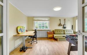 Χώρος καθιστικού στο Amazing Home In Haderslev With Kitchen