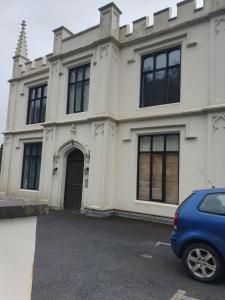 a blue car parked in front of a white house at Jasmine cottage-1 King bed room, 40 mins to Cotswolds 90 mins to Oxford and Bath in Great Malvern +17 photos