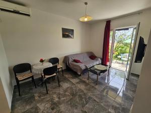 Posteľ alebo postele v izbe v ubytovaní Dino and Jele Apartments