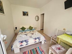 Posteľ alebo postele v izbe v ubytovaní Dino and Jele Apartments