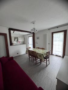 Posezení v ubytování Casa ex bar Fiolet