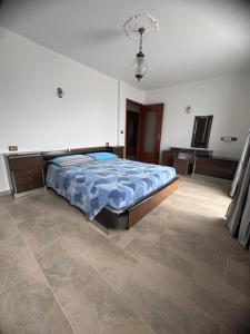 Postel nebo postele na pokoji v ubytování Casa ex bar Fiolet