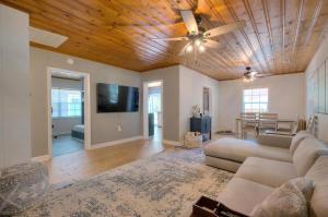 TV/trung tâm giải trí tại Heavily Salted