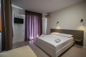 Postel nebo postele na pokoji v ubytování Meraki Hotel