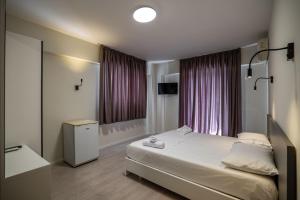 Postel nebo postele na pokoji v ubytování Meraki Hotel